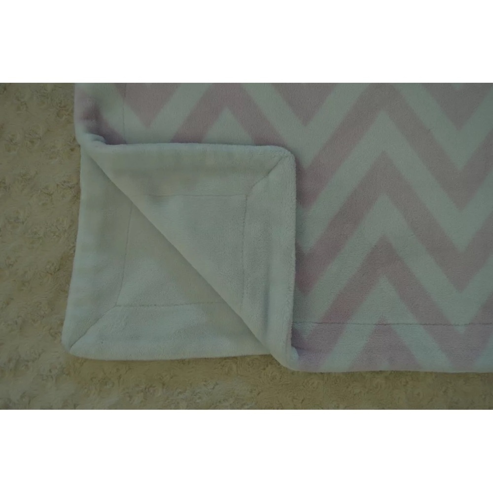S.L. SL Home Fashions Chevron Baby Blanket Pink White Zig Zag Stripe RN 119741